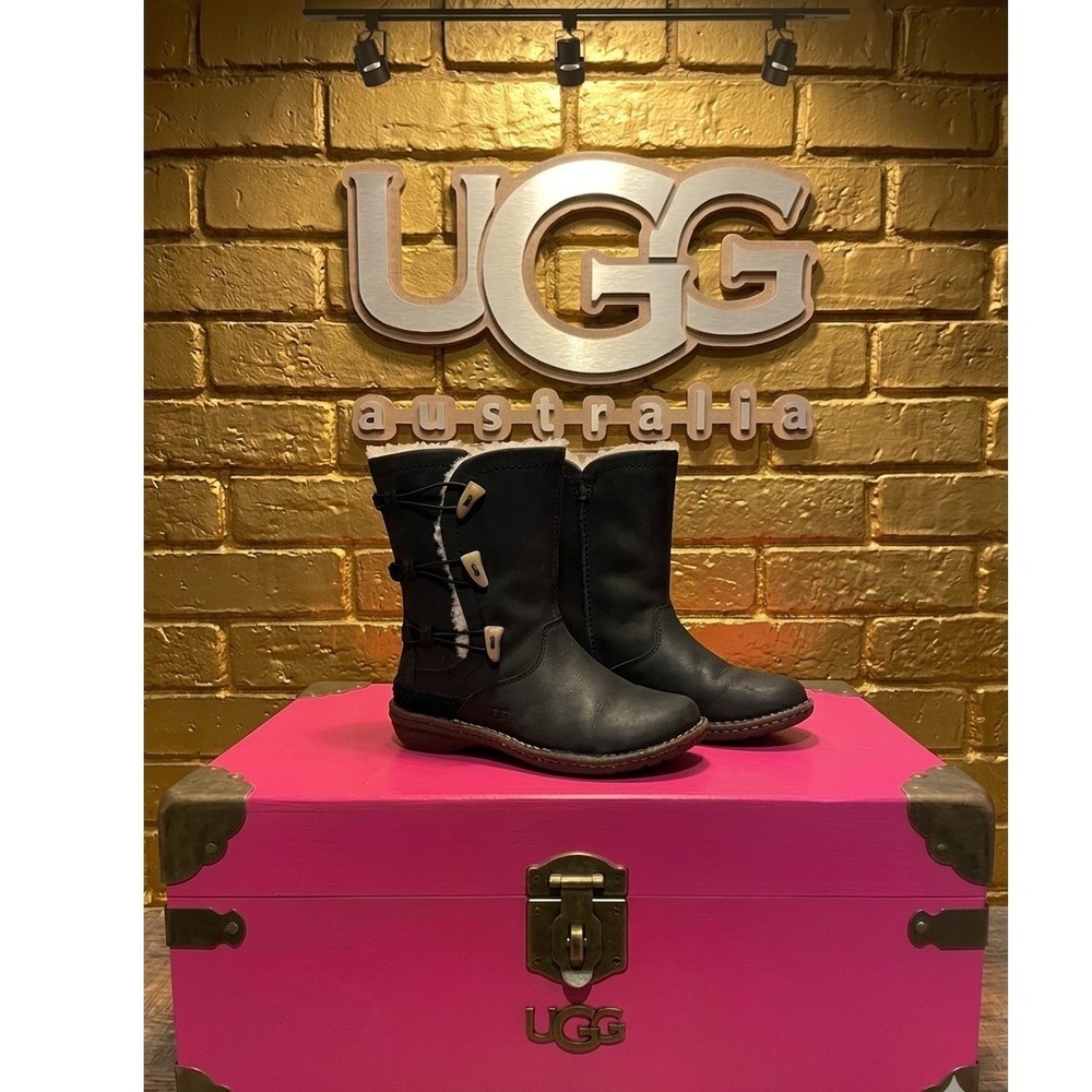 🔥UGG Australia 🖤Kensington Black Leather Shearling Toggle‎ Boots 5156 Womens 8